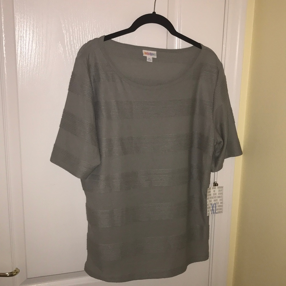 NWT LuLaRoe Gray GiGi top